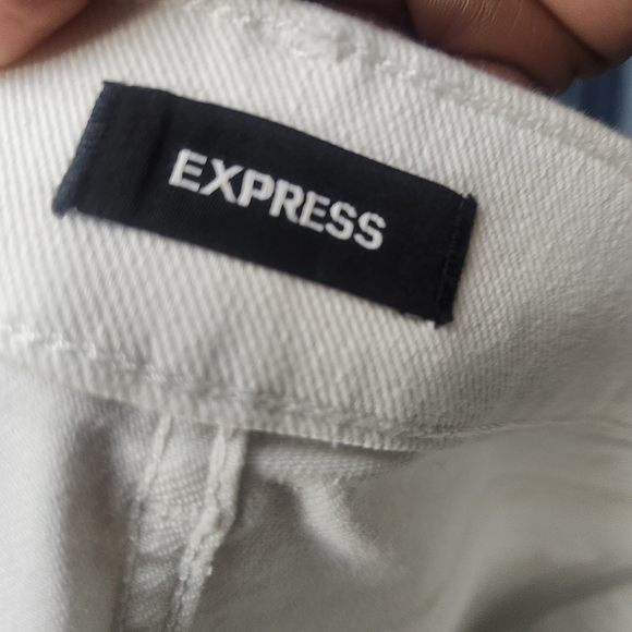 Express White High-Rise Frayed Hem Denim Shorts - Picture 4 of 5